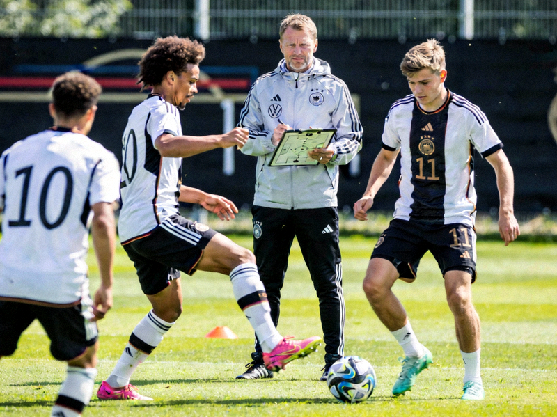 德国队新任主教练纳格尔斯曼指导穆西亚拉、维尔茨等天才球员