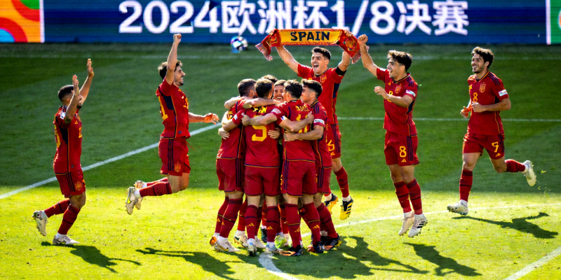西班牙球员庆祝战胜葡萄牙晋级八强
