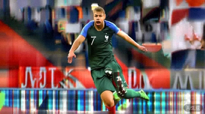 法国队球员姆巴佩在2026世界杯对阵英格兰的比赛中庆祝进球的瞬间