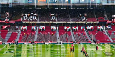 英格兰国家男子足球队在温布利球场进行赛前热身，球迷看台座无虚席的壮观景象