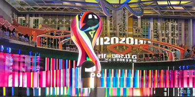 2026世界杯官方中文平台上线发布会现场照片，背景为巨大的世界杯标志